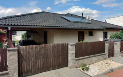 Brněnsko – Atypický bungalov s krytou terasou i garážovým stáním